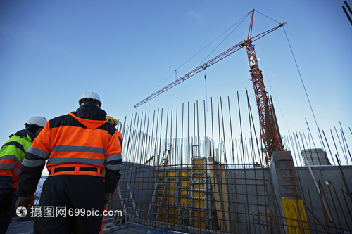 施工現(xiàn)場的工匠 建筑工人與建筑施工的艱辛與驕傲